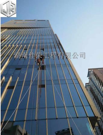 全隱框玻璃幕墻如何開窗？長沙幕墻維修工程中的專業(yè)解決方案
